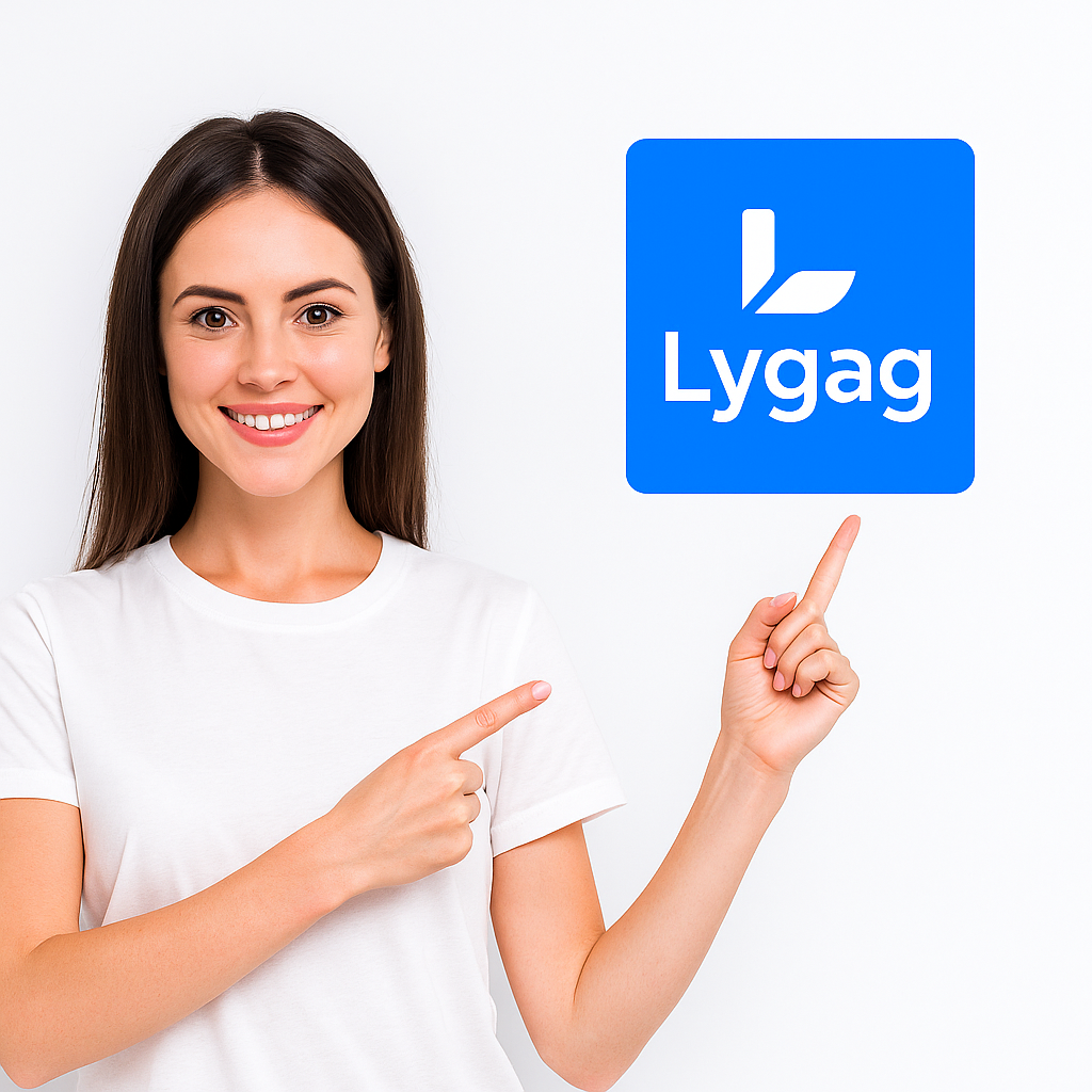 אישה מחזיקה כרטיס אשראי